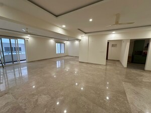 Room in 4 BHK Apartment at Sterling Brunton, Mg Road – for Rent