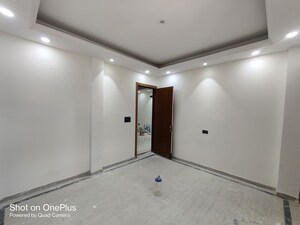 Room in 4 BHK Builder Floor at Green Fields Colony – for Rent