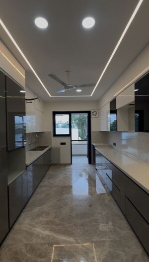 Building Lobby in 4 BHK Builder Floor at Sector 7 – for Rent