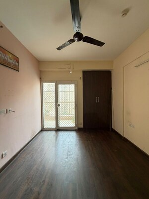Room in 2.5 BHK Apartment at Ajnara Homes, Sector 16b Greater Noida – for Rent