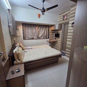 Bedroom in 3.5 BHK Apartment at Sindhi Society, Chembur – for Rent