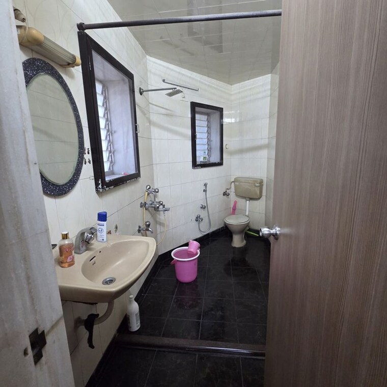 Bathroom, sindhi-society 3.5 Bedroom 1150 Sq.Ft. Apartment In Chembur Mumbai 10736013