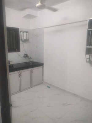 Room in 2 BHK Apartment at Prem Deep Building, Andheri East – for Rent