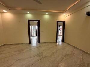 Living Room in 3 BHK Builder Floor at Sector 17 – for Rent