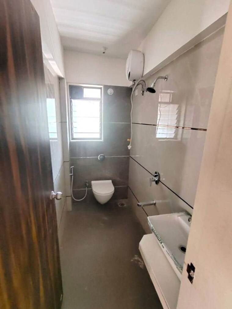 Bathroom, vardhman-grandeur Commercial Office Space 650 Sq.Ft. In Andheri West Mumbai 10736076
