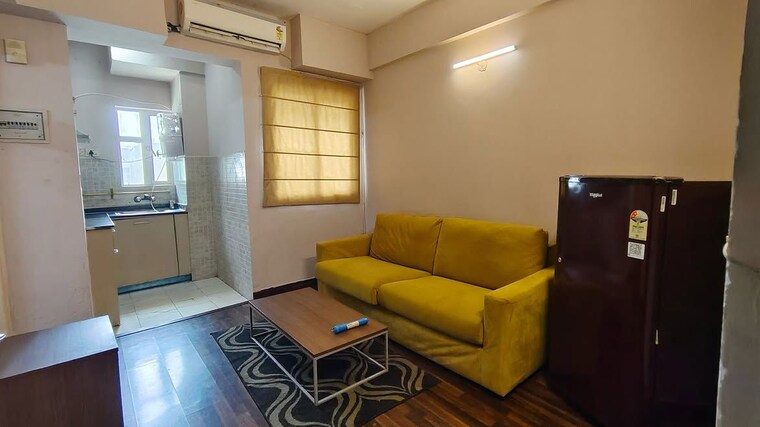 Living Room, paras-tierea 1 Bedroom 450 Sq.Ft. Apartment In Sector 137 Noida 10736079