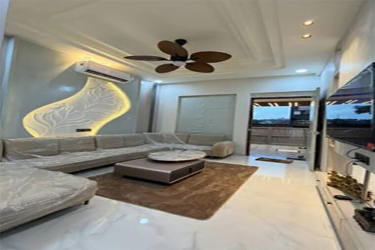 Living Room, janakpuri 4 Bedroom 380 Sq.Yd. Builder Floor In Janakpuri Delhi 10736073