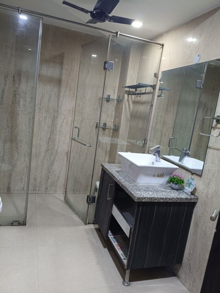 Bathroom, new friends colony 4 Bedroom 505 Sq.Yd. Independent House In New Friends Colony Delhi 10736078