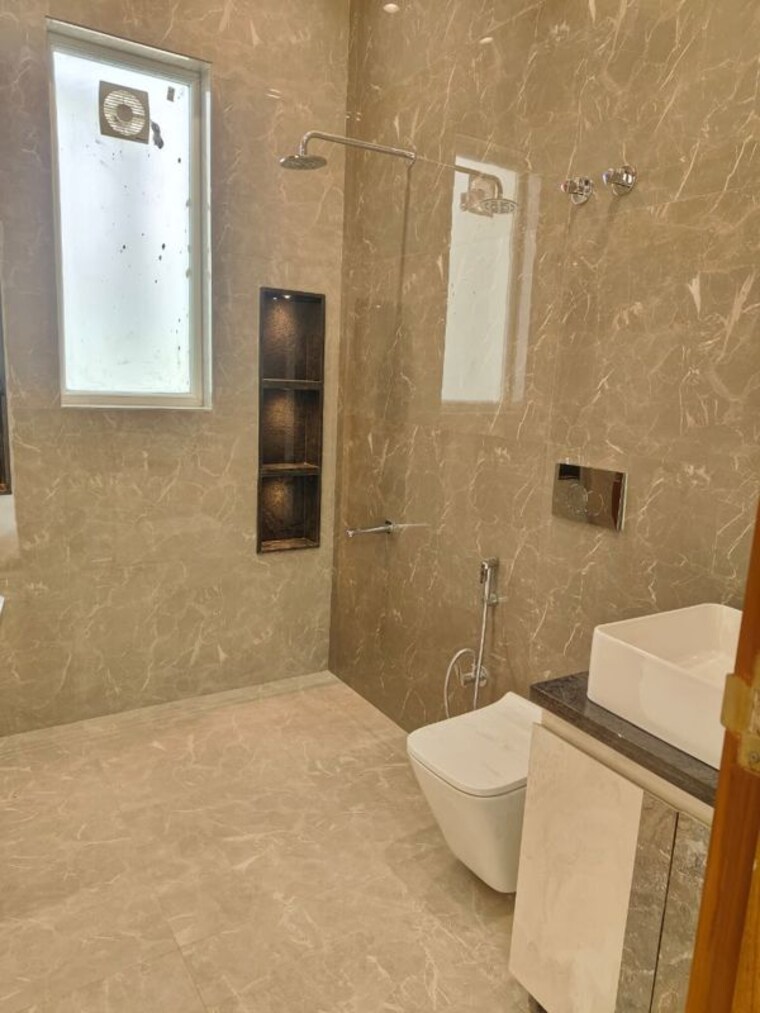 Bathroom, bptp-discovery-park 3.5 Bedroom 2794 Sq.Ft. Apartment In Sector 80 Faridabad 10736147