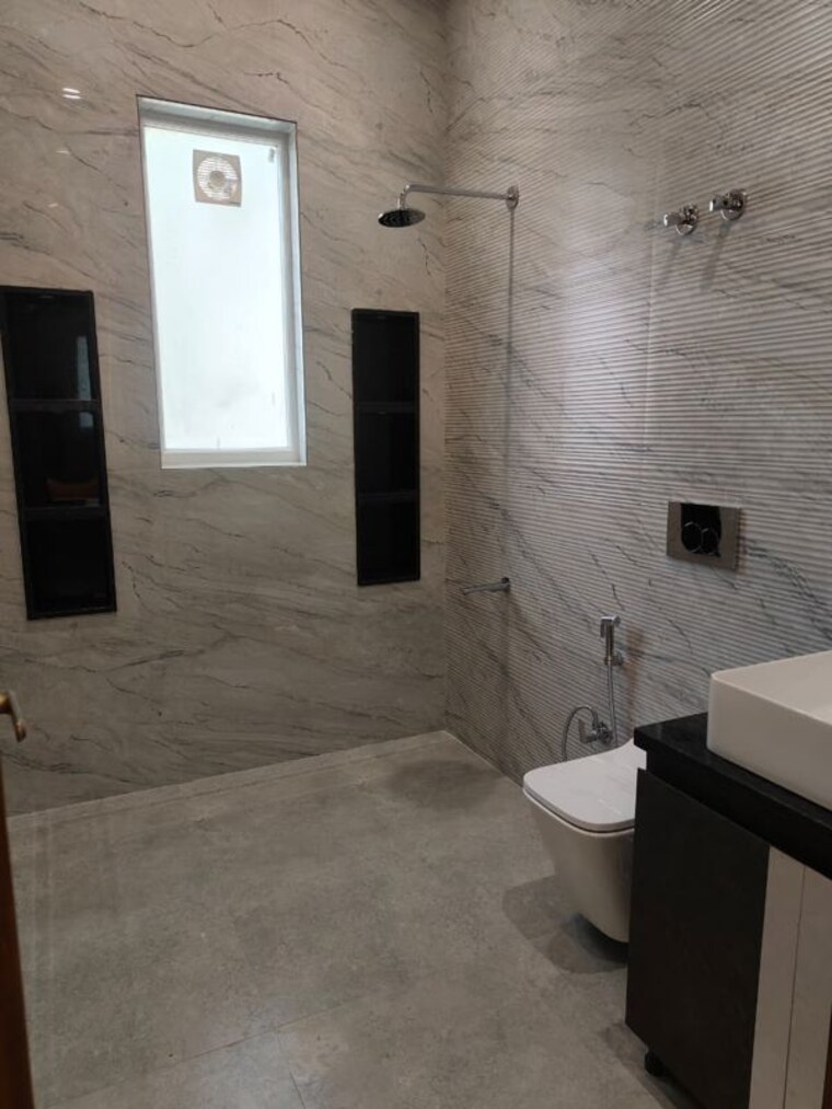 Bathroom, bptp-discovery-park 3.5 Bedroom 2794 Sq.Ft. Apartment In Sector 80 Faridabad 10736147