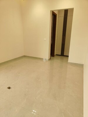 Room in 3.5 BHK Apartment at BPTP Discovery Park, Sector 80 – for Sale