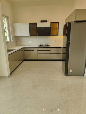 Room in 3.5 BHK Apartment at BPTP Discovery Park, Sector 80 – for Sale