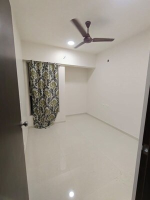 Room in 2 BHK Apartment at Vasant Fiona, Pokhran Road No Two – for Rent