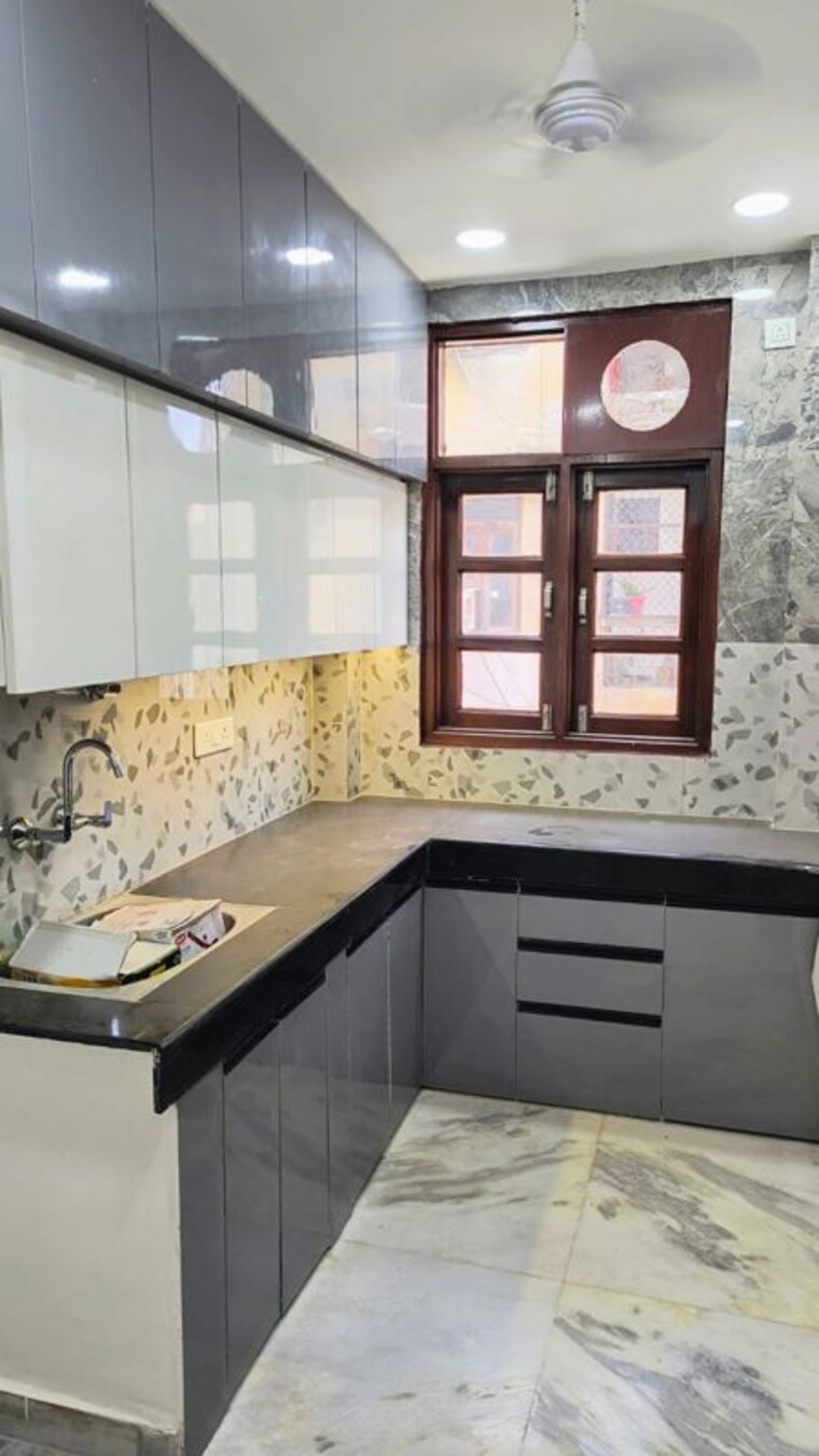 Kitchen, west patel nagar 3 Bedroom 1200 Sq.Ft. Builder Floor In West Patel Nagar Delhi 10736166