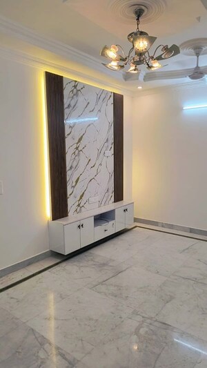 Room in 3 BHK Builder Floor at West Patel Nagar – for Sale