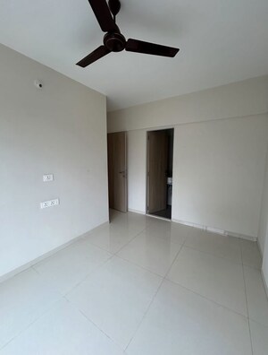 Room in 2 BHK Apartment at Sugee Atharva, Prabhadevi – for Sale