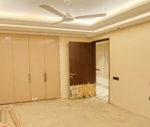 Room in 4 BHK Builder Floor at Janakpuri – for Rent