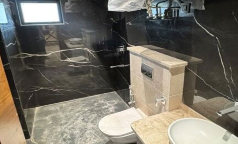 Bathroom, janakpuri 4 Bedroom 200 Sq.Yd. Builder Floor In Janakpuri Delhi 10736189