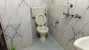 Bathroom in 1 BHK Builder Floor at Vaishali Sector 3 – for Rent