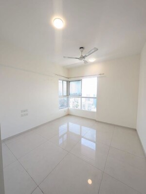 Room in 2 BHK Apartment at Wadhwa Pristine, Matunga West – for Sale