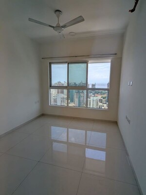 Room in 2 BHK Apartment at Wadhwa Pristine, Matunga West – for Sale