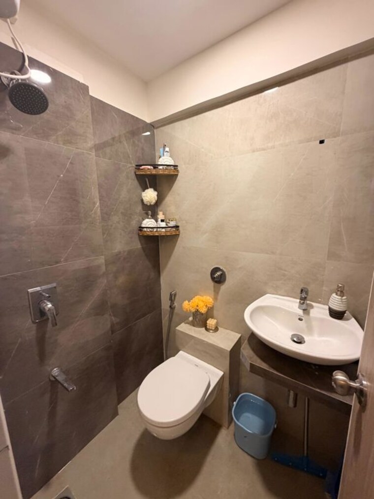 Bathroom, chandiwala-pearl-heaven 2 Bedroom 624 Sq.Ft. Apartment In Andheri East Mumbai 10736246