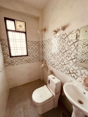 Bathroom in 2 BHK Builder Floor at Sector 43 – for Rent