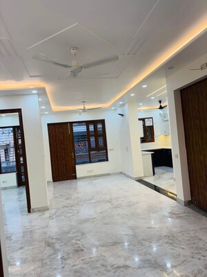 Room in 2 BHK Builder Floor at Sector 41 – for Rent