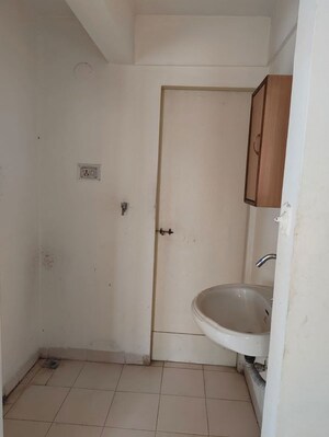 Bathroom in 2 BHK Apartment at Pradhikaran – for Rent