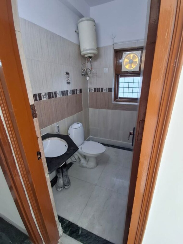 Bathroom, uppal-southend 3 Bedroom 1550 Sq.Ft. Apartment In Sector 49 Gurgaon 10736342