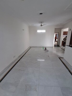 Room in 3 BHK Apartment at Uppal Southend, Sector 49 – for Rent