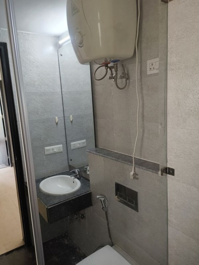 Bathroom, microtek-greenburg 3.5 Bedroom 1895 Sq.Ft. Apartment In Sector 86 Gurgaon 10736358