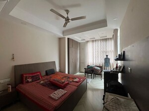 Bedroom in 2 BHK Builder Floor at Sector 43 – for Rent