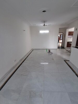 Room in 3 BHK Builder Floor at Uppal Southend, Sector 49 – for Rent