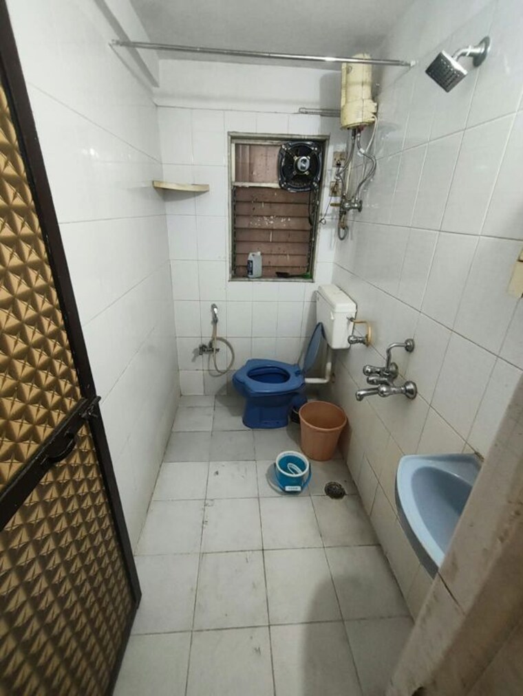 Bathroom, happy-valley 2 Bedroom 680 Sq.Ft. Apartment In Manpada Thane 10736369