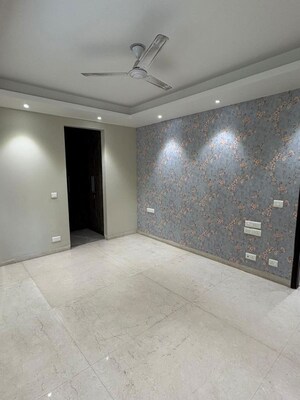 Room in 3 BHK Builder Floor at Sector 43 – for Rent