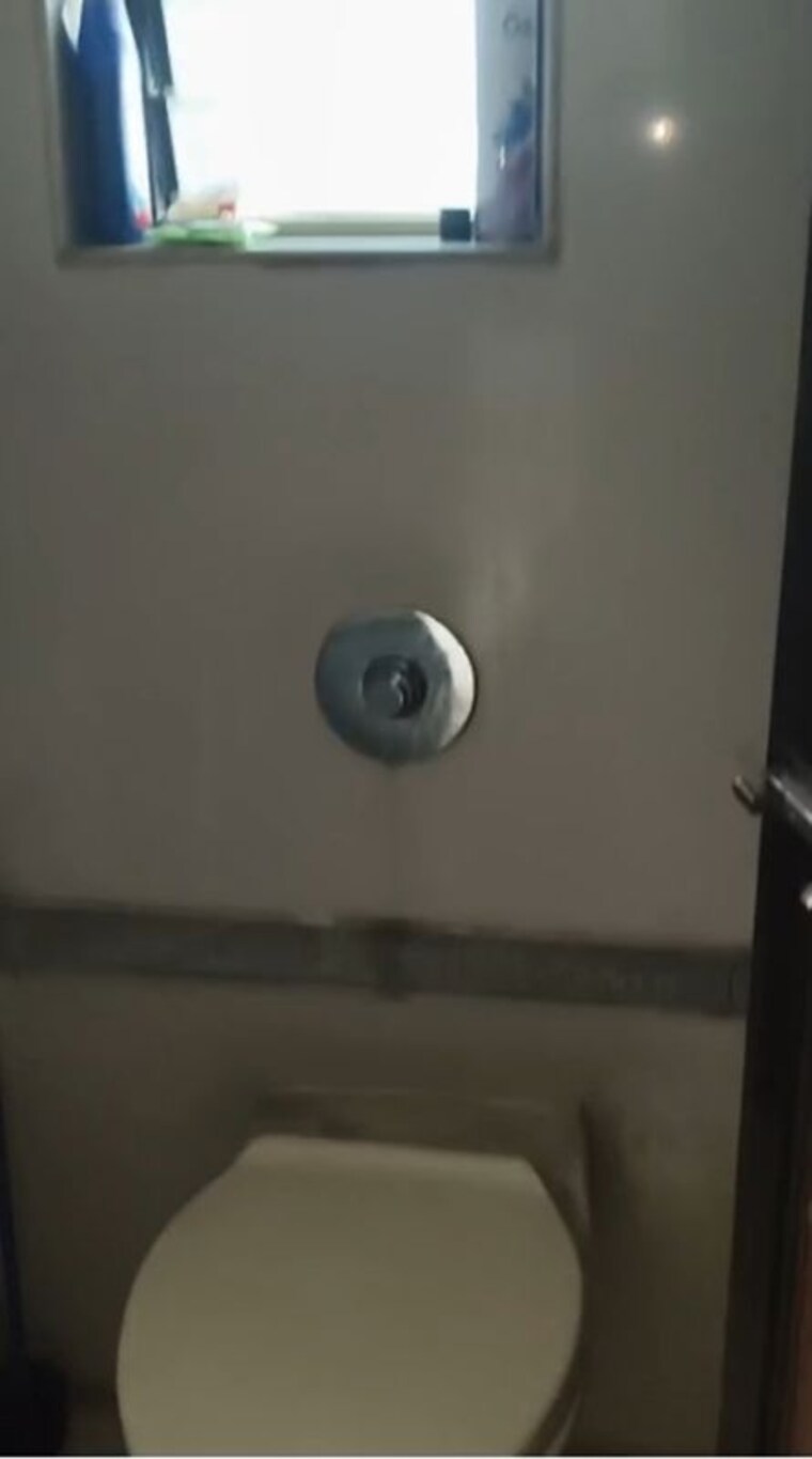 Bathroom, chembur 1 Bedroom 520 Sq.Ft. Apartment In Chembur Mumbai 10736375