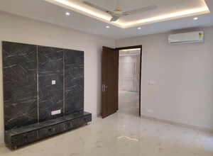 Room in 4 BHK Apartment at Aradhya Homes, Sector 67a – for Rent