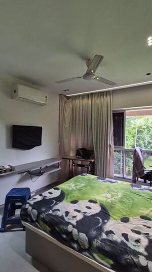 Bedroom in 3.5 BHK Apartment at Chembur – for Sale