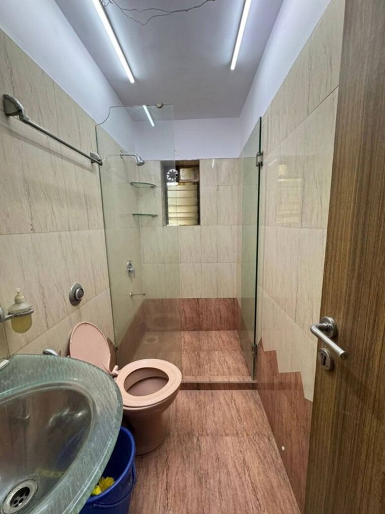 Bathroom, sindhi-society 3 Bedroom 1200 Sq.Ft. Apartment In Chembur Mumbai 10736044