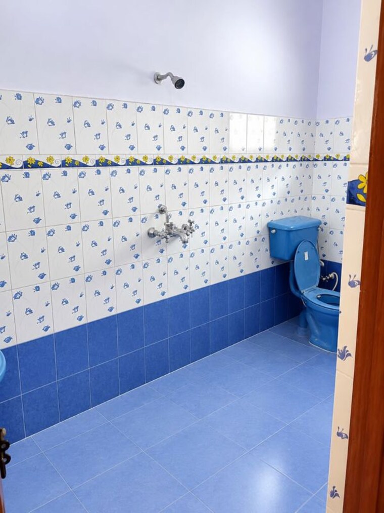 Bathroom, sewla kalan 2 Bedroom 1000 Sq.Ft. Builder Floor In Sewla Kalan Dehradun 10736498