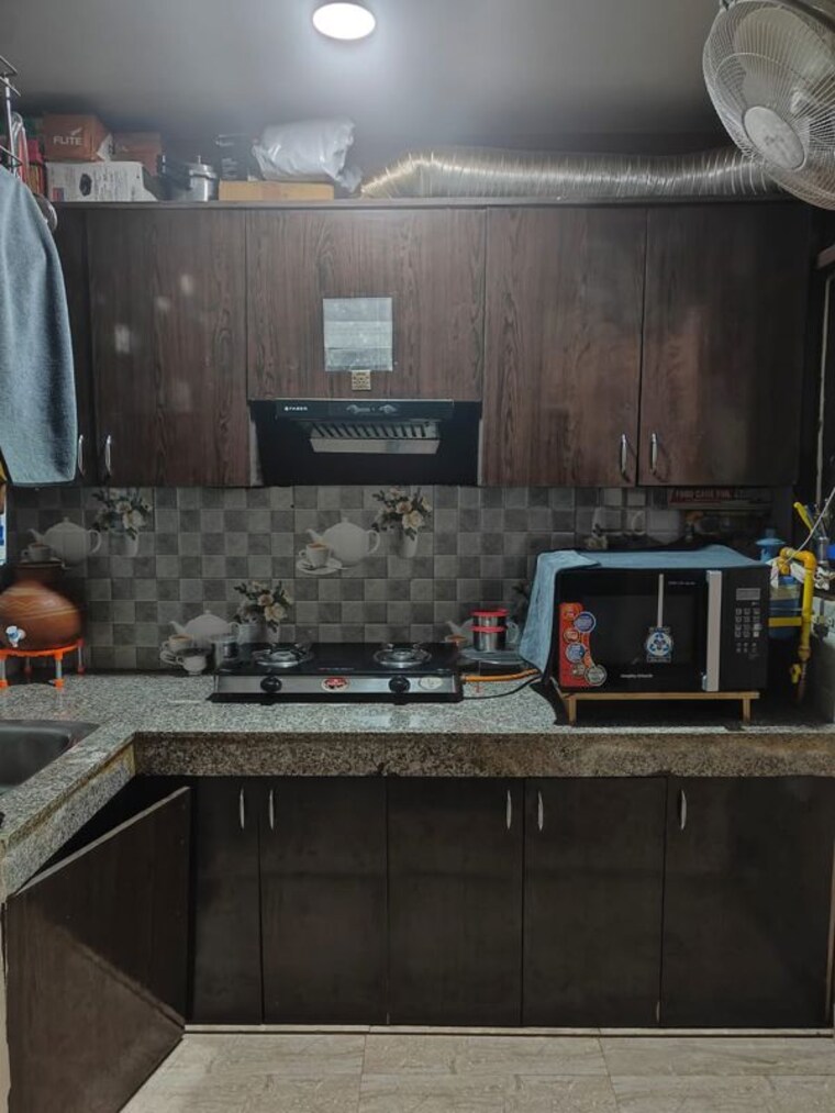 Kitchen, jawahar park 2 Bedroom 70 Sq.Yd. Apartment In Jawahar Park Delhi 10736391