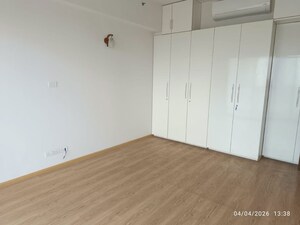 Room in 3 BHK Apartment at M3M Latitude, Sector 65 – for Rent