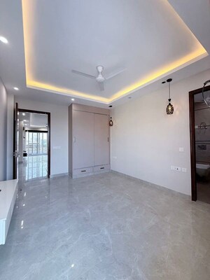 Room in 4 BHK Builder Floor at Vipul World Floors, Sector 48 – for Rent