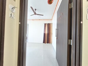 2 BHK Apartment – Entrance View at Kalpataru Parkcity Eternia, Kolshet Road - for Rent