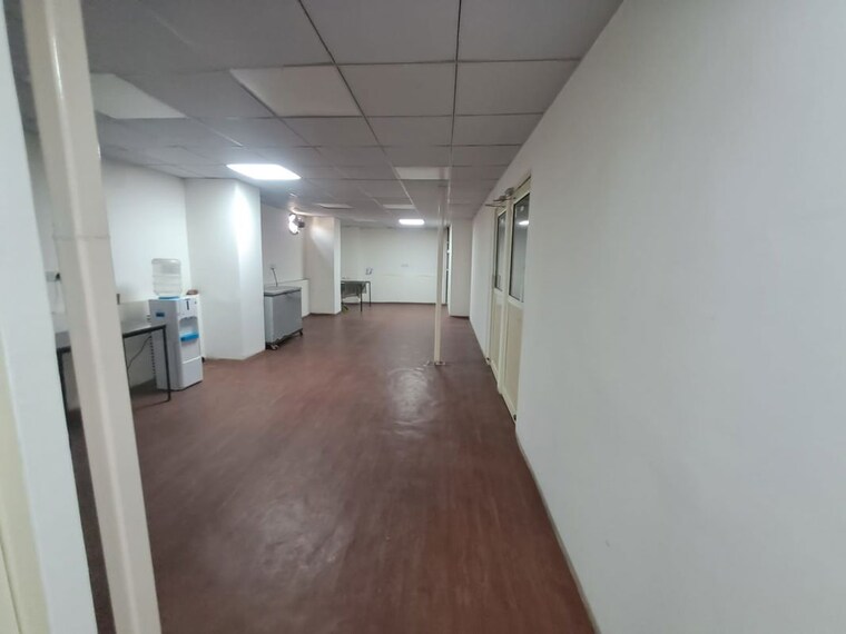 Room, sector 63 Commercial Warehouse 1400 Sq.Ft. In Sector 63 Noida 10736485
