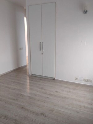Room in 4 BHK Apartment at Ireo Skyon, Sector 60 – for Rent