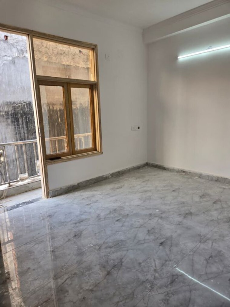 Room, freedom fighters enclave 1 Bedroom 700 Sq.Ft. Apartment In Freedom Fighters Enclave Delhi 10736661
