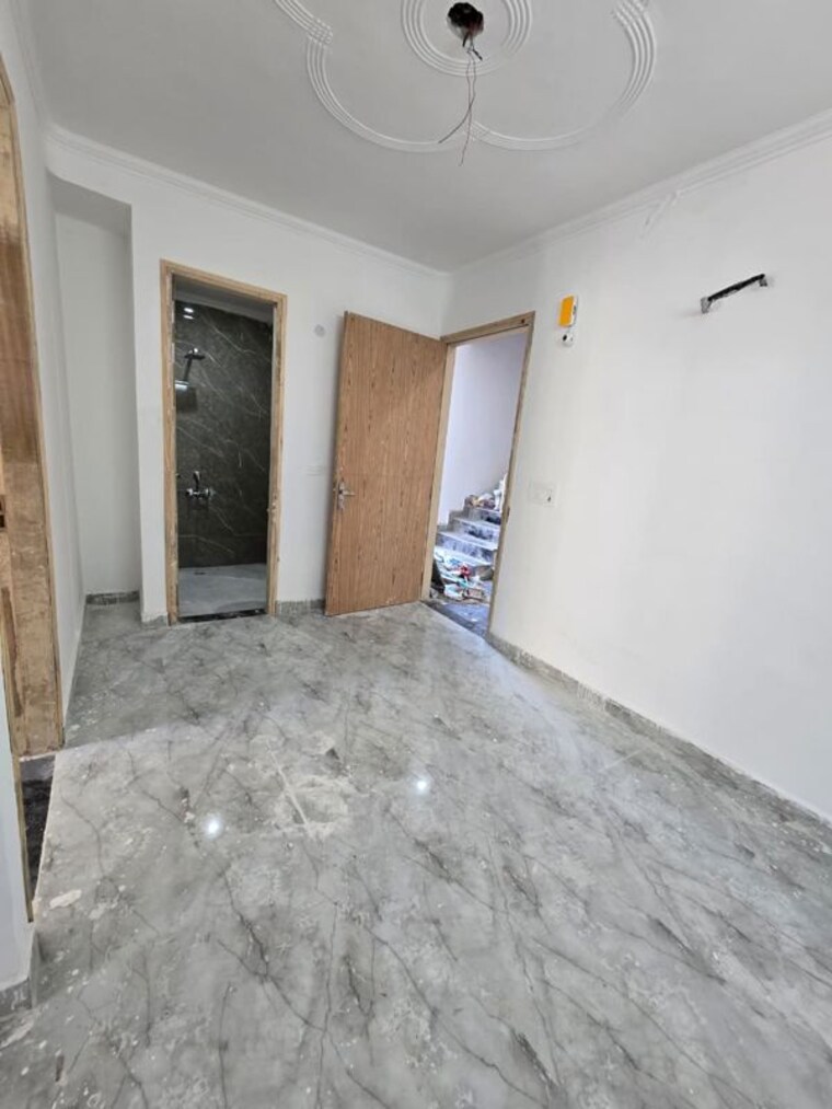 Room, freedom fighters enclave 1 Bedroom 700 Sq.Ft. Apartment In Freedom Fighters Enclave Delhi 10736661