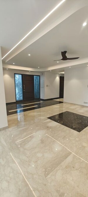 Room in 4 BHK Builder Floor at Greater Kailash ii – for Rent